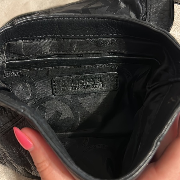 Michael Kors black charleton cross body bag - Picture 4 of 7